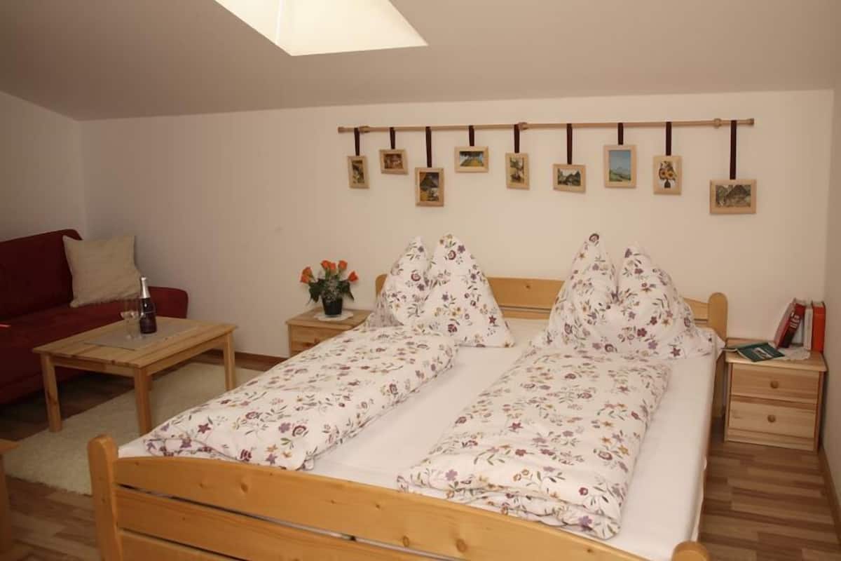 Camas extra, wifi gratis y ropa de cama