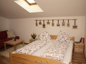 Habitación doble | Camas extra, wifi gratis y ropa de cama 