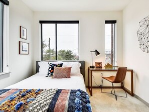 2 bedrooms, iron/ironing board, free WiFi - Local 2BR w/ Gym + Pool Alamo Drafthouse (Austin)