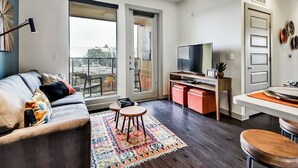 Living room - Local 2BR w/ Gym + Pool Alamo Drafthouse (Austin)
