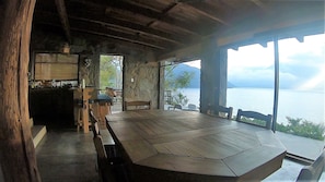 Apartment, 1 King Bed, Non Smoking | In-room dining