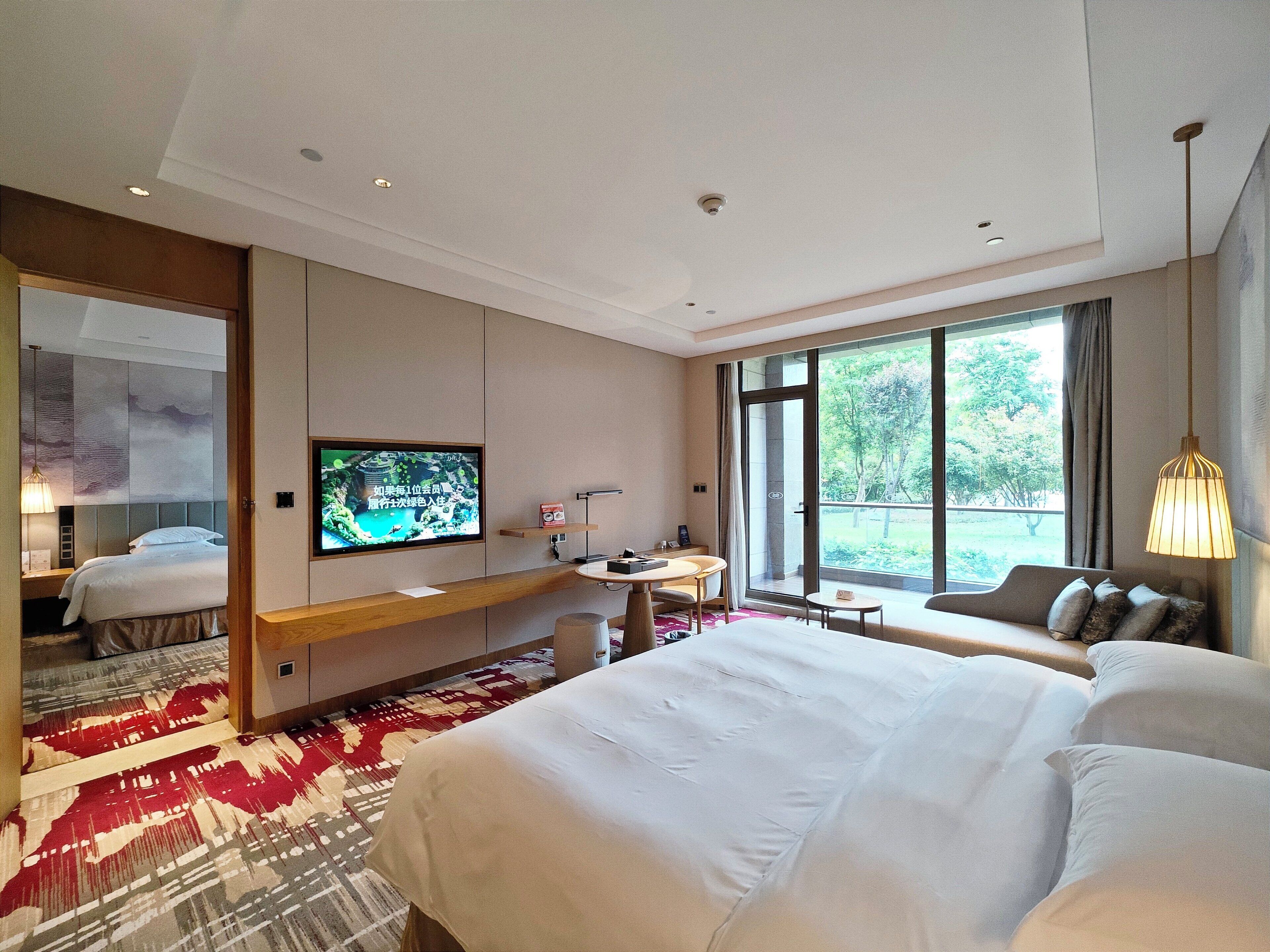 ห้องสแตนดาร์ด, เตียงคิงไซส์ 1 เตียง, วิวสวน | มินิบาร์, ตู้นิรภัยในห้องพัก, โต๊ะทำงาน, ผ้าม่านกันแสง