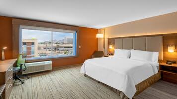 Caja de seguridad en la habitación, escritorio y cortinas blackout