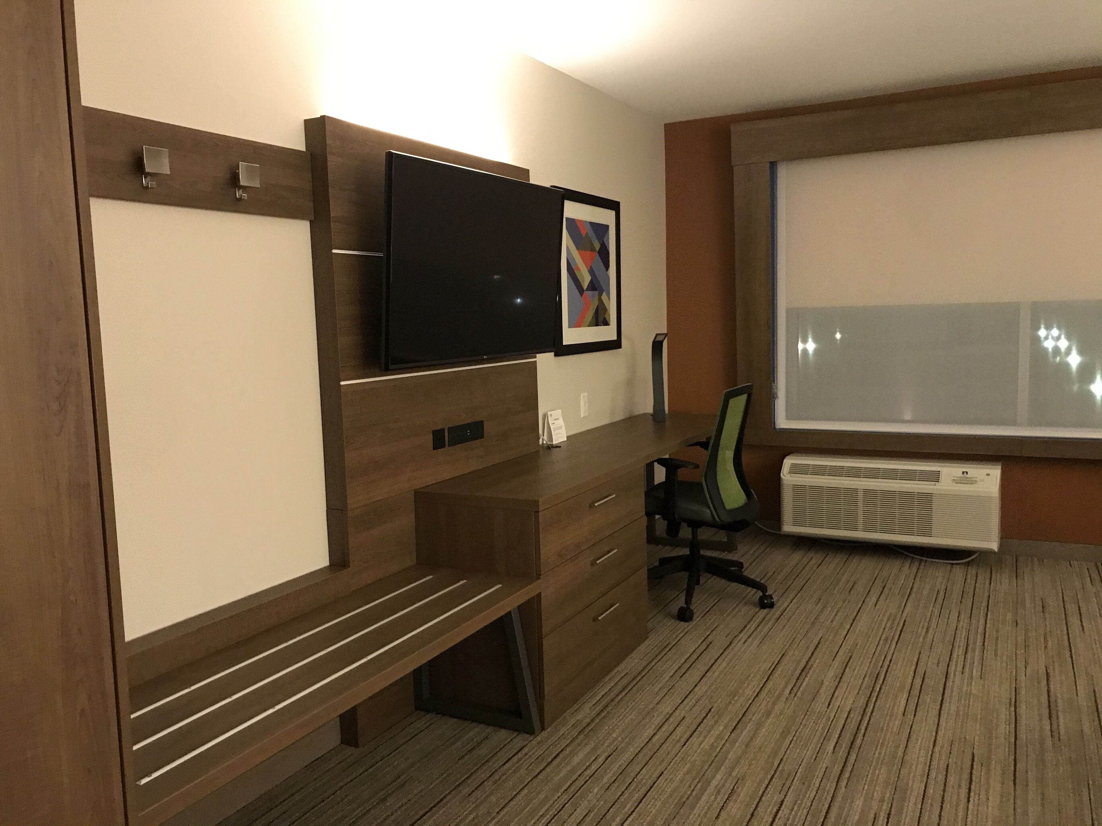 Photo - Holiday Inn Express & Suites - Phoenix - Airport North by IHG