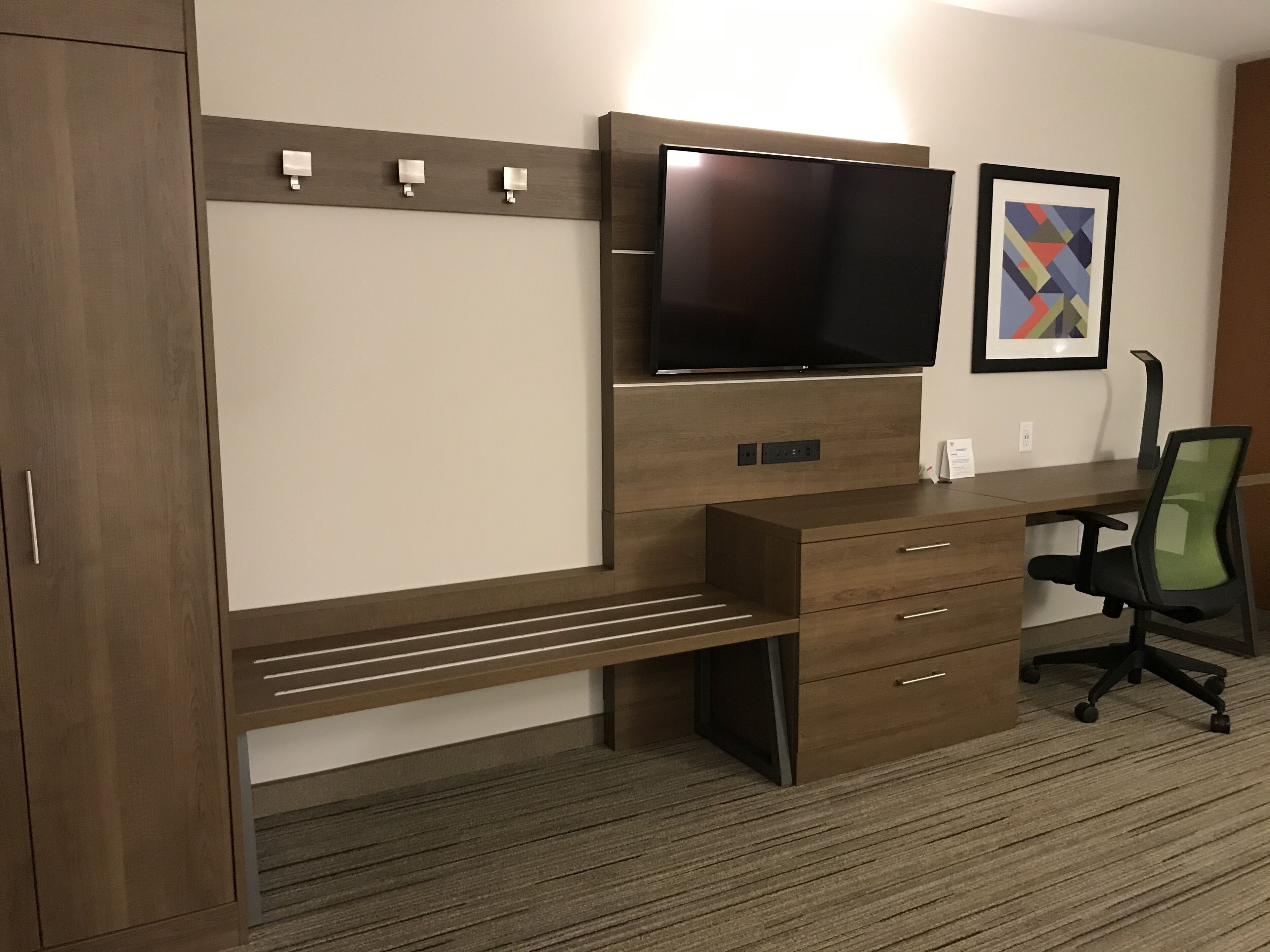 standard room, 1 king bed (extra floor space) | 1 bedroom, in-room safe, desk, blackout curtains