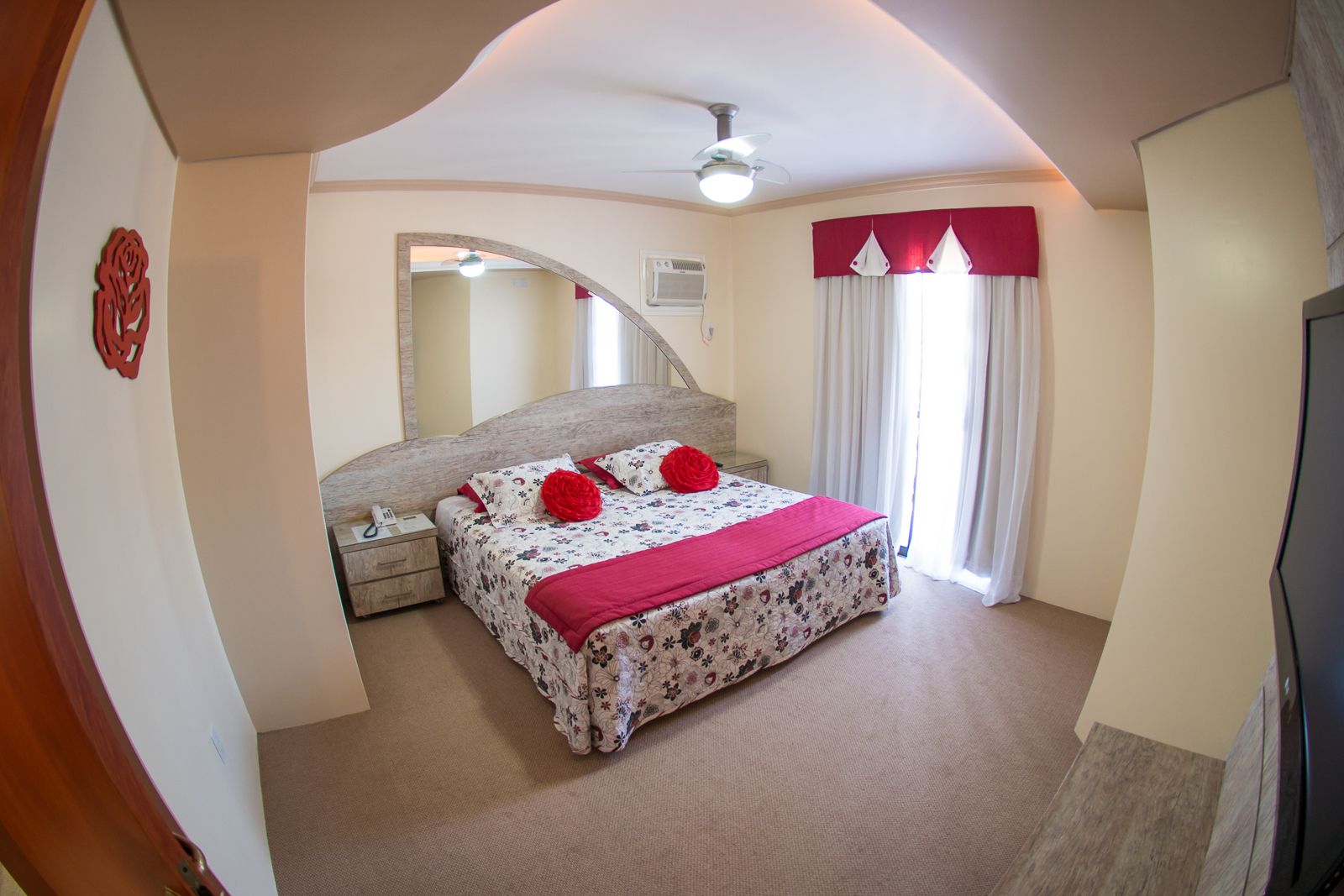 deluxe suite, jetted tub | 1 bedroom, minibar, desk, blackout curtains