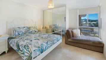 2 bedrooms, iron/ironing board, bed sheets