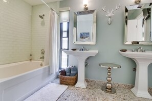 Combined shower/bathtub, hair dryer, towels, soap