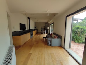 Smart-tv en een open haard
