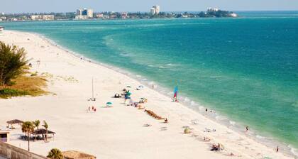 Lido Breeze Tropical Private Pool Home Near Beach & St. Armands