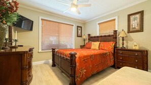 4 Schlafzimmer, Schreibtisch, Bügeleisen/Bügelbrett, Reisekinderbett