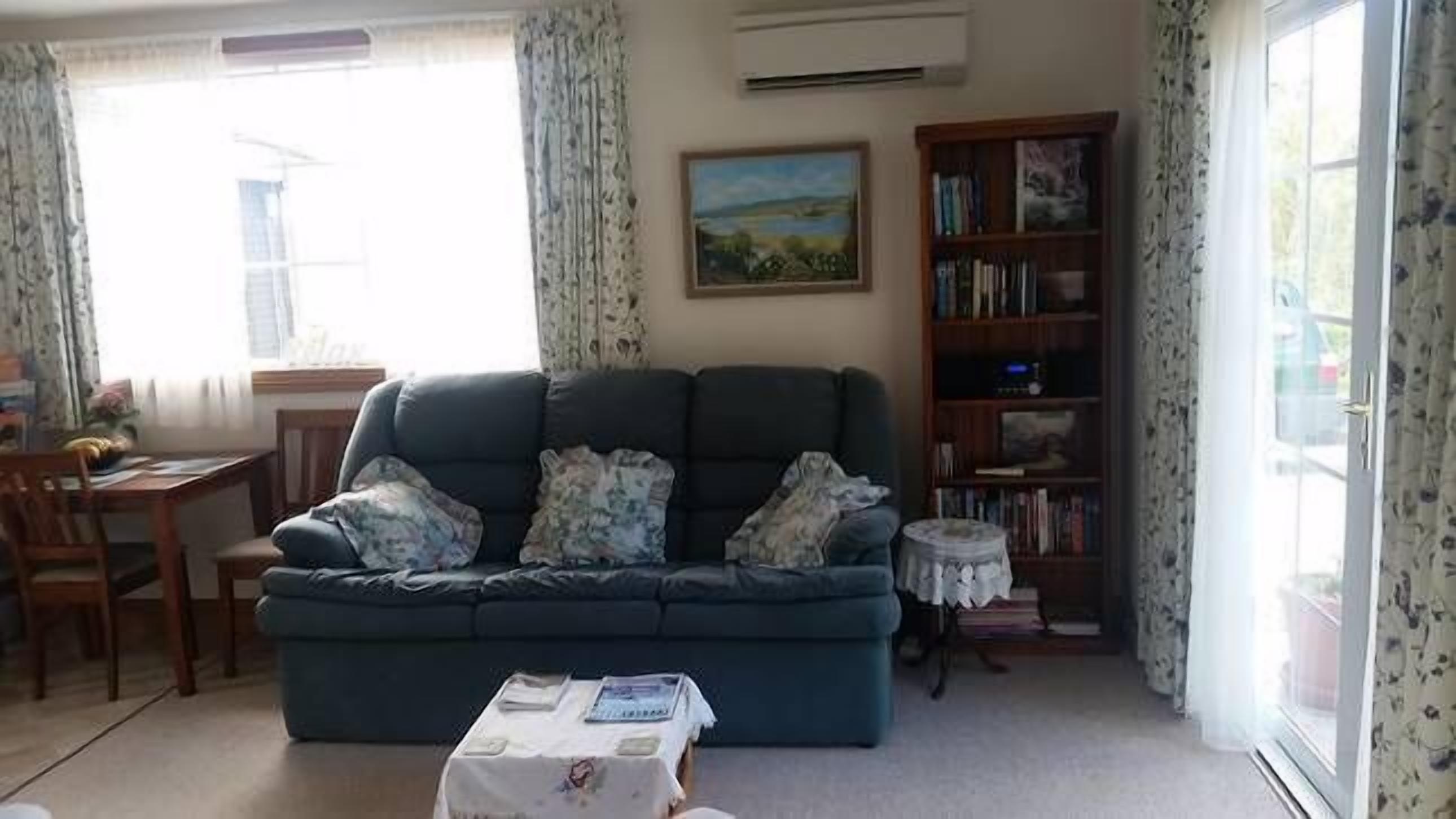 Island Views-Graham's Cottage Country Style — image 7