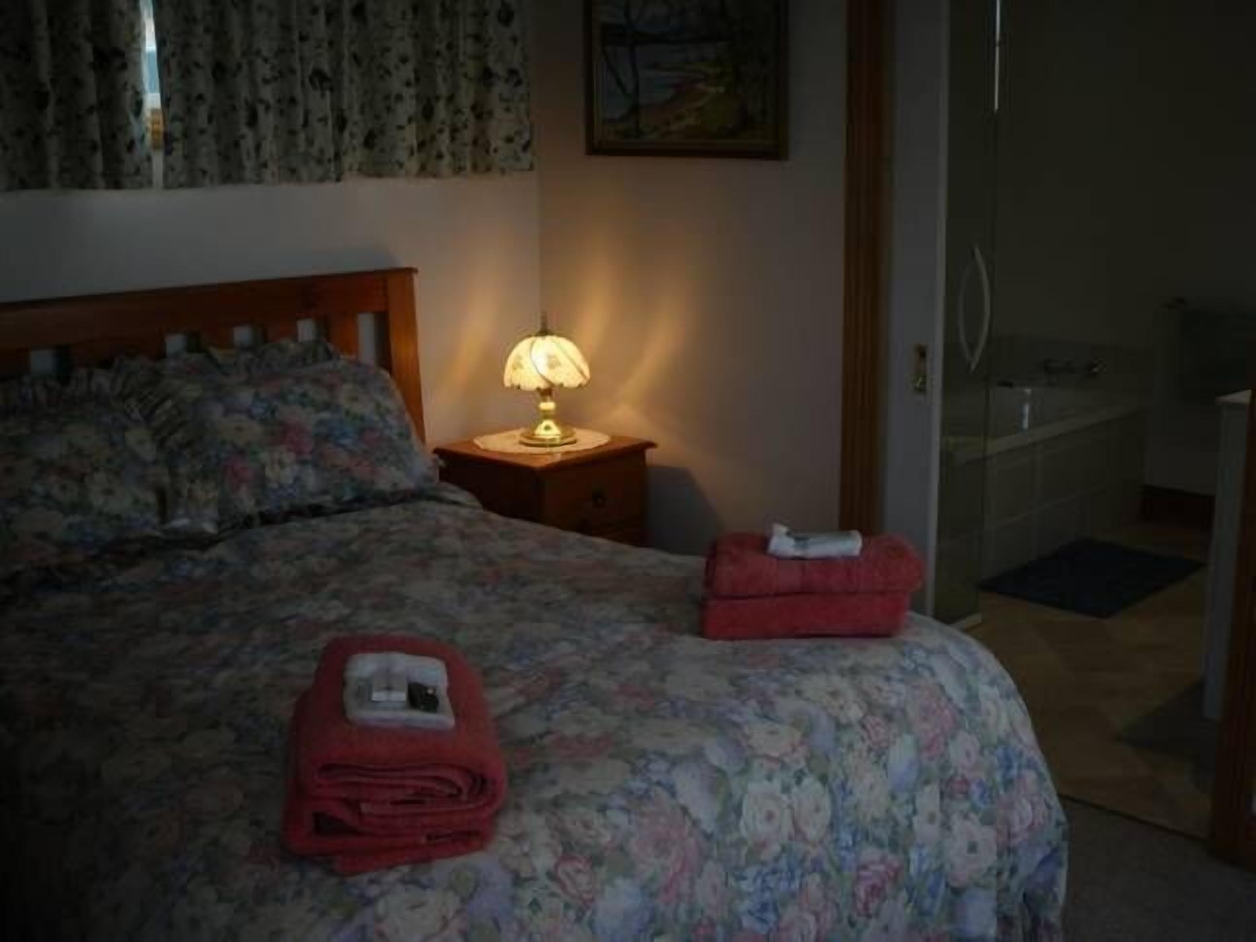 Island Views-Graham's Cottage Country Style — image 5