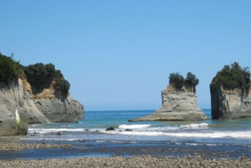 Bach11 at beautiful Onaero Bay, so close to New Plymouth ...