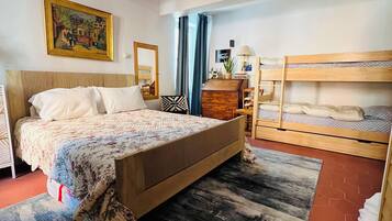 3 Schlafzimmer, Schreibtisch, BĂŒgeleisen/BĂŒgelbrett, kostenloses WLAN