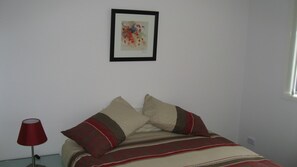 2 makuuhuonetta, silitysrauta/-lauta, ilmainen Wi-Fi, vuodevaatteet