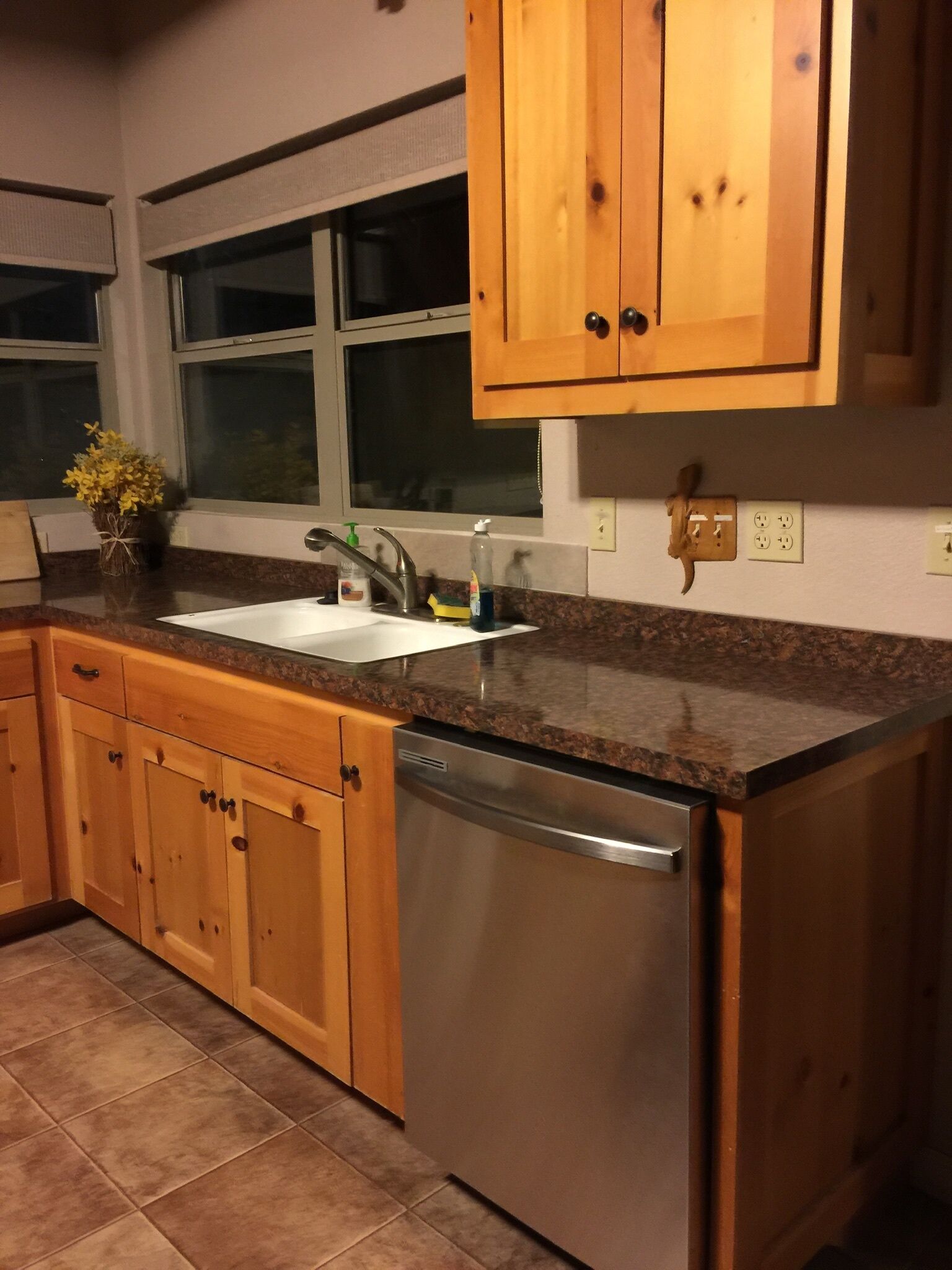 Waterfront house with large deck and dock.  WiFi, No cable TV