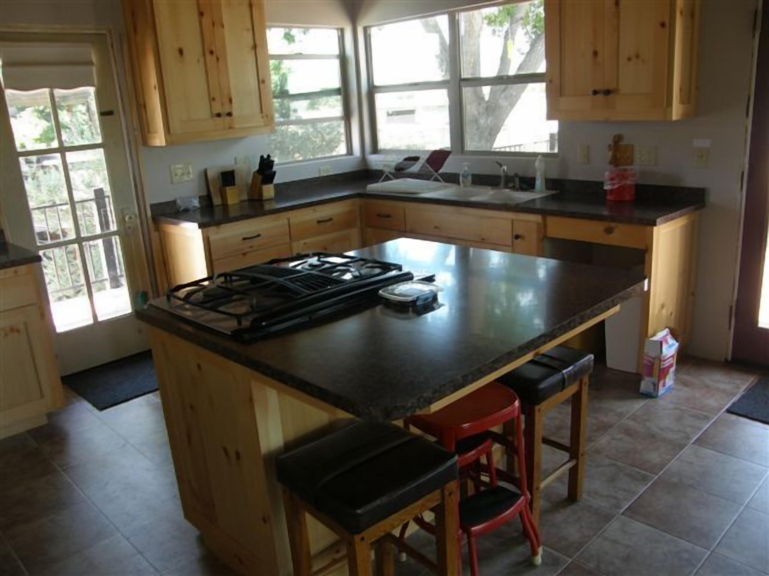 Waterfront house with large deck and dock.  WiFi, No cable TV