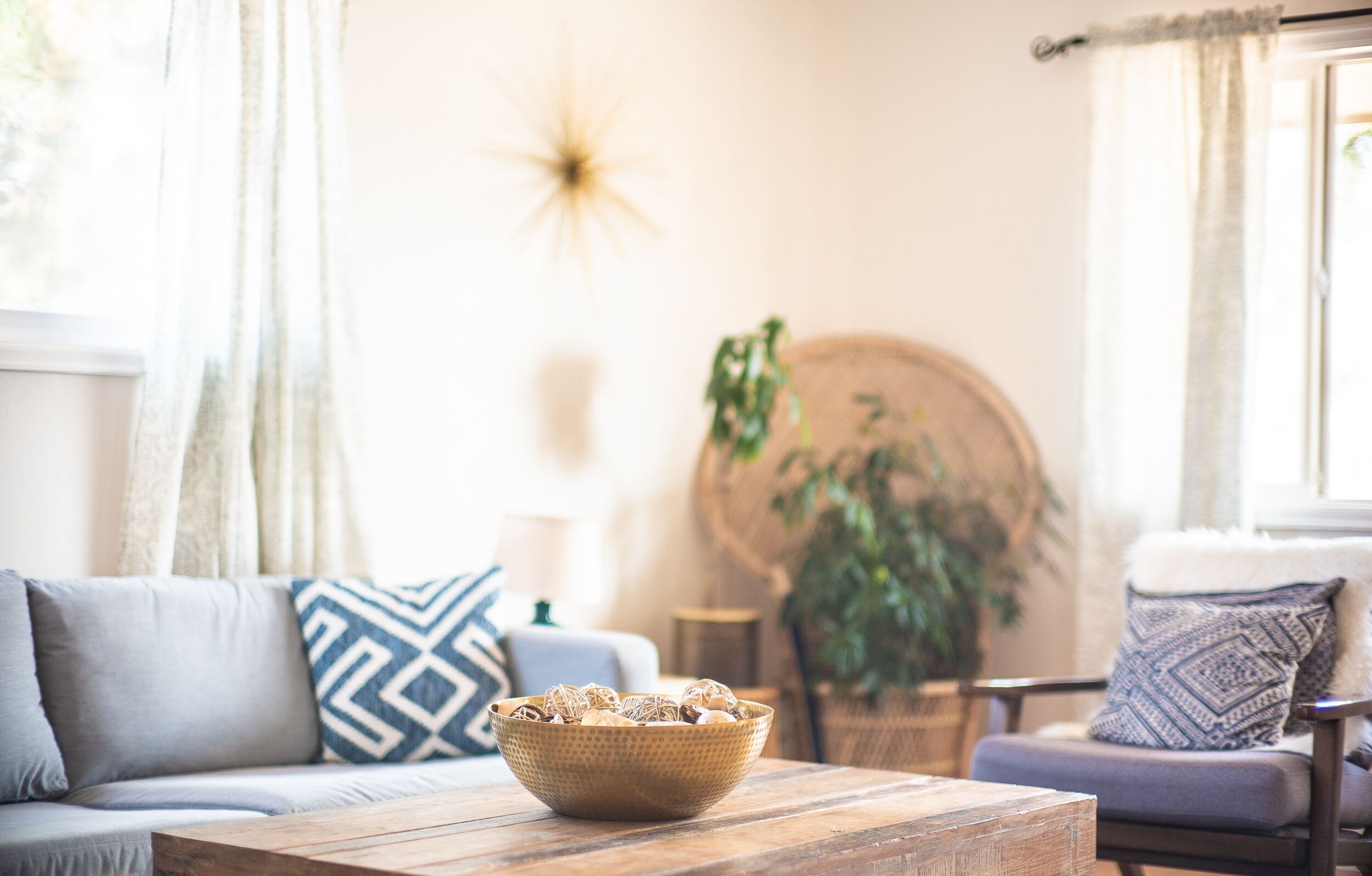 智能电视、桌上足球、书、影片库