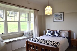 4 habitaciones, tabla de planchar con plancha, wifi y ropa de cama