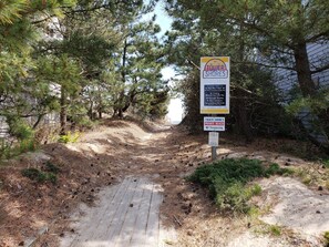 Property grounds - Oceanside Townhouse on best beach in Bethany (Bethany Beach)