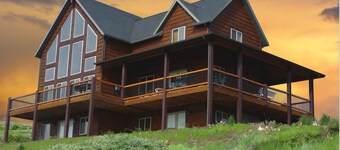 BearLake Lookout-Game Room, Skumpit med stenmur, Amazing Views of the Lake,