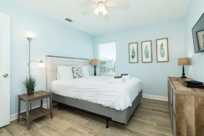 3 bedrooms, iron/ironing board, WiFi, bed sheets