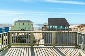 Property grounds - Across the Pass - Pick Your Sunrise or Sunset Sea! (Freeport)