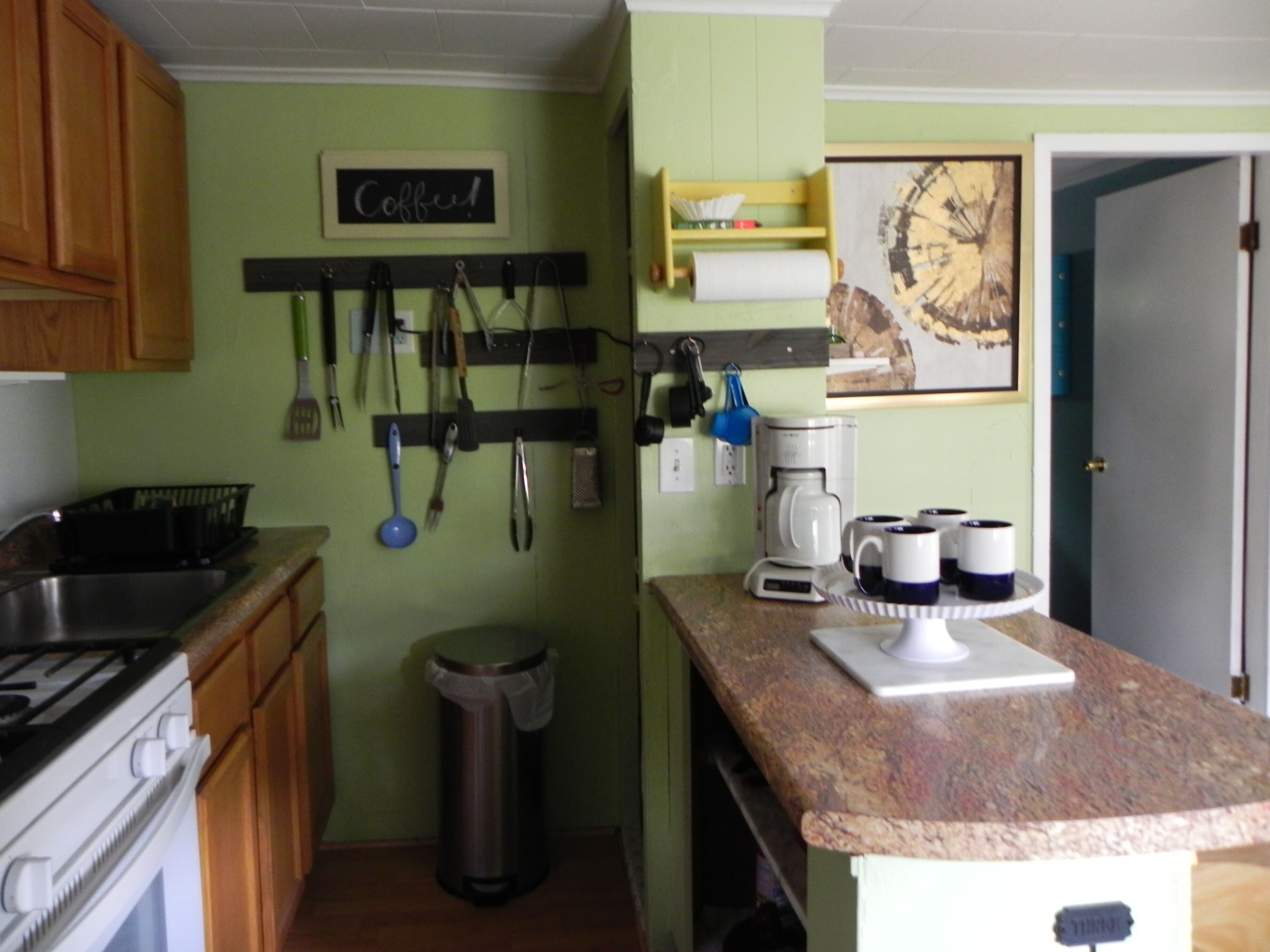 2 BEDROOM COTTAGE ON LAKE WINNIPESAUKEE, BEAUTIFUL BEACH, BREATHTAKING SUNSETS!