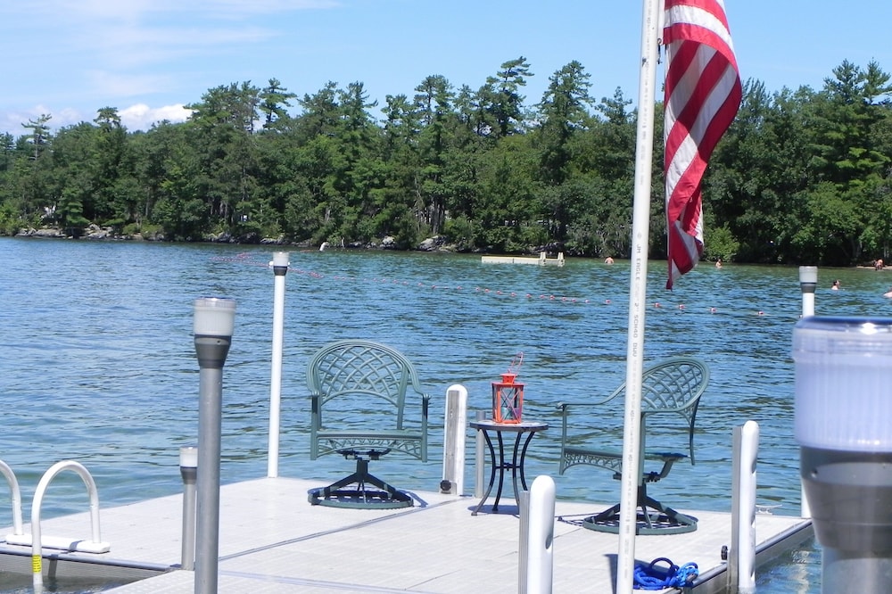 2 BEDROOM COTTAGE ON LAKE WINNIPESAUKEE, BEAUTIFUL BEACH, BREATHTAKING SUNSETS!