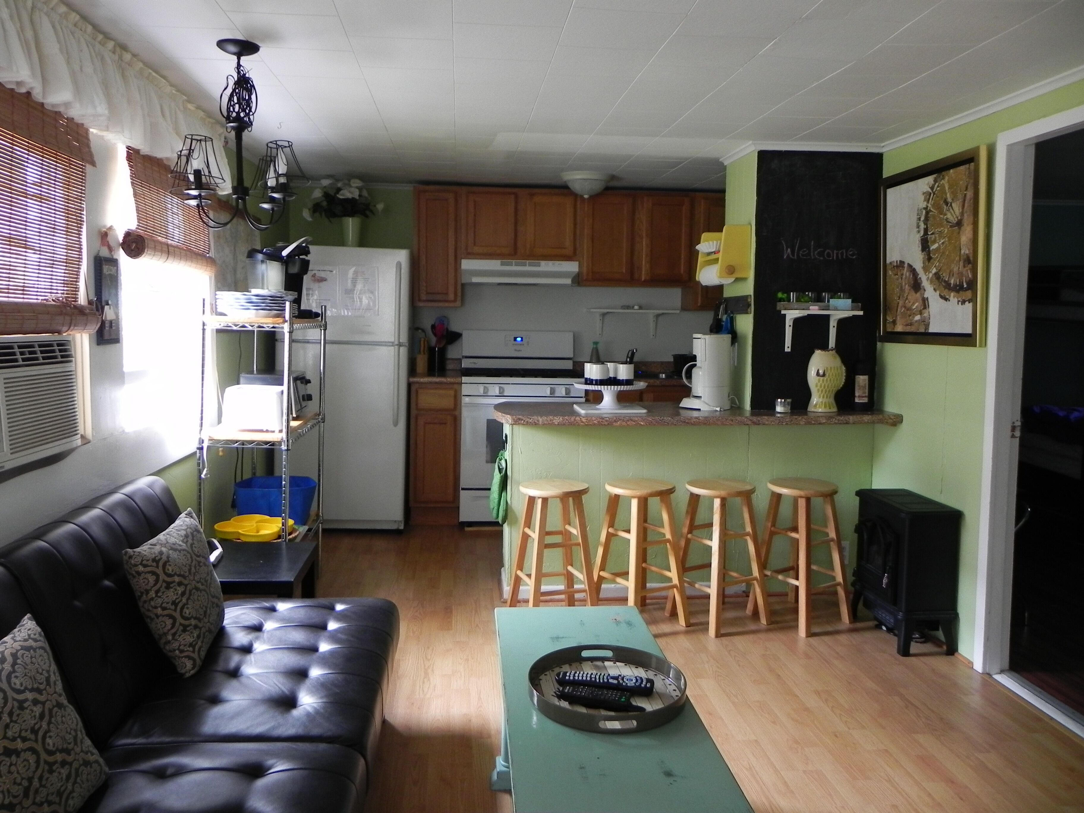 2 BEDROOM COTTAGE ON LAKE WINNIPESAUKEE, BEAUTIFUL BEACH, BREATHTAKING SUNSETS!