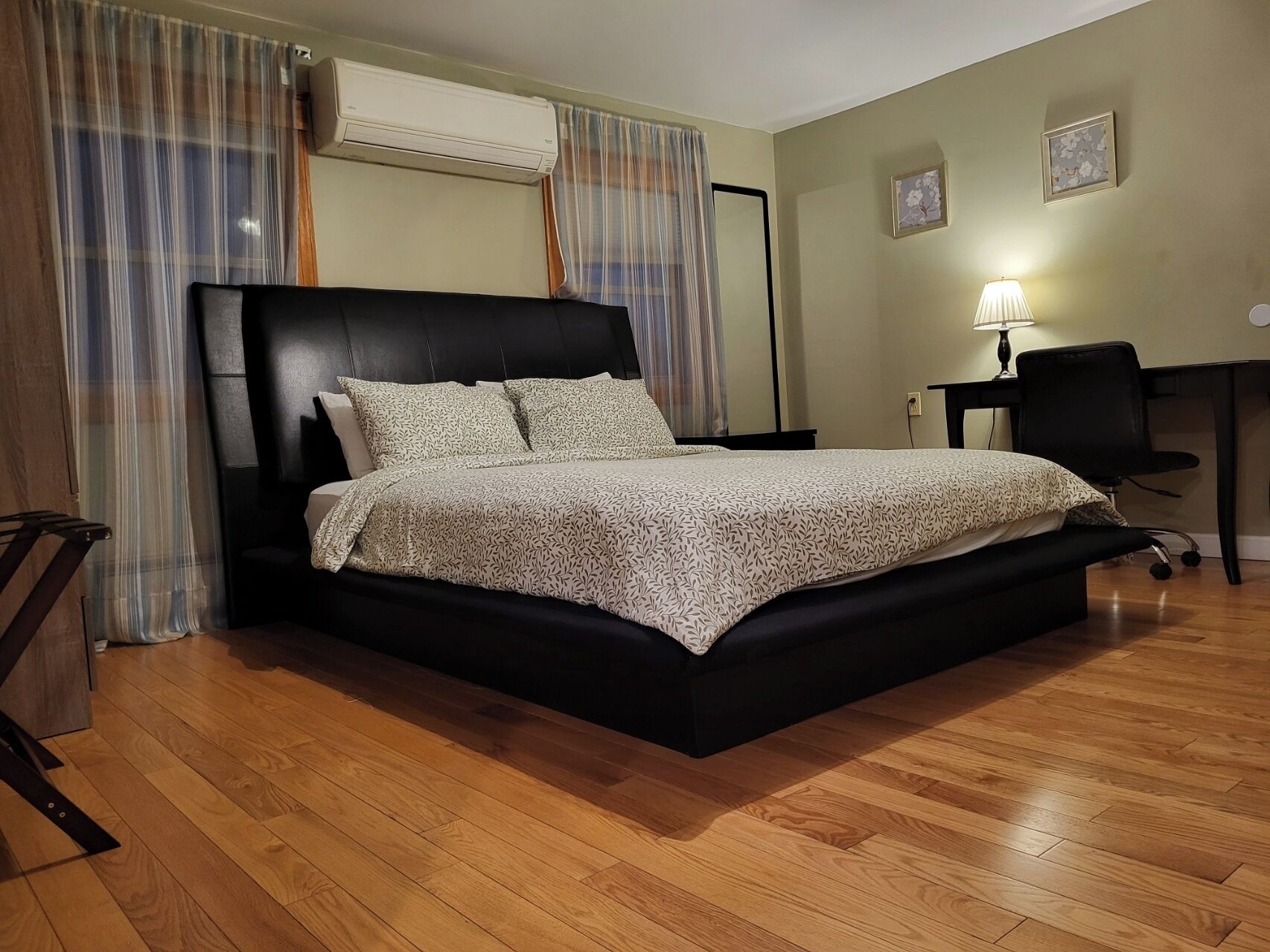 5 slaapkamers, een strijkplank/strijkijzer, wifi, beddengoed