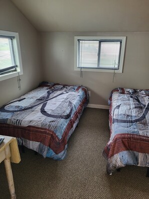 3 bedrooms, free WiFi, bed sheets - Brewerton- Big Bay -36 Woodworth Rd. (Central Square)