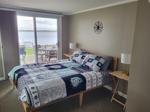 3 bedrooms, free WiFi, bed sheets - Brewerton- Big Bay -36 Woodworth Rd. (Central Square)