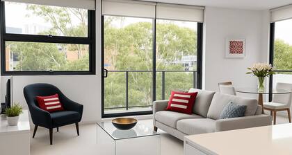 North Ryde- MP001 - Saunders Close - Executive 1BR with Balcony Resort Facilities Near Macquarie Centr