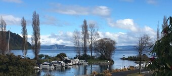 “CedarView at Kinloch” - a brilliant 3 bedroom holiday home with stunning views 