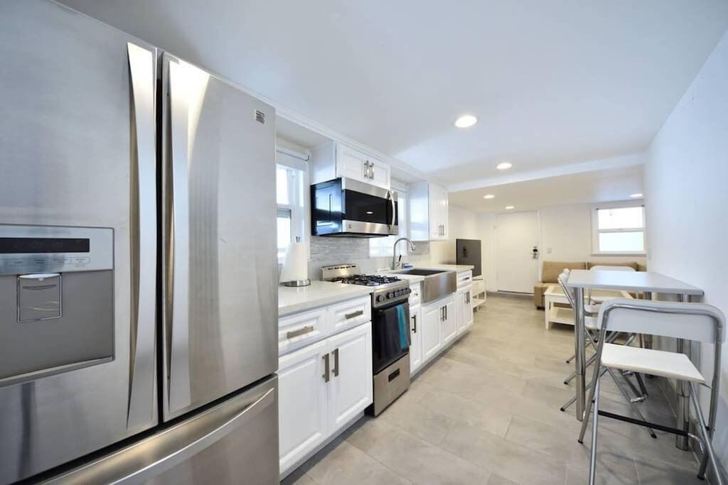 1352#5 Stunning Pad, Prime Location w/ AC and Yard