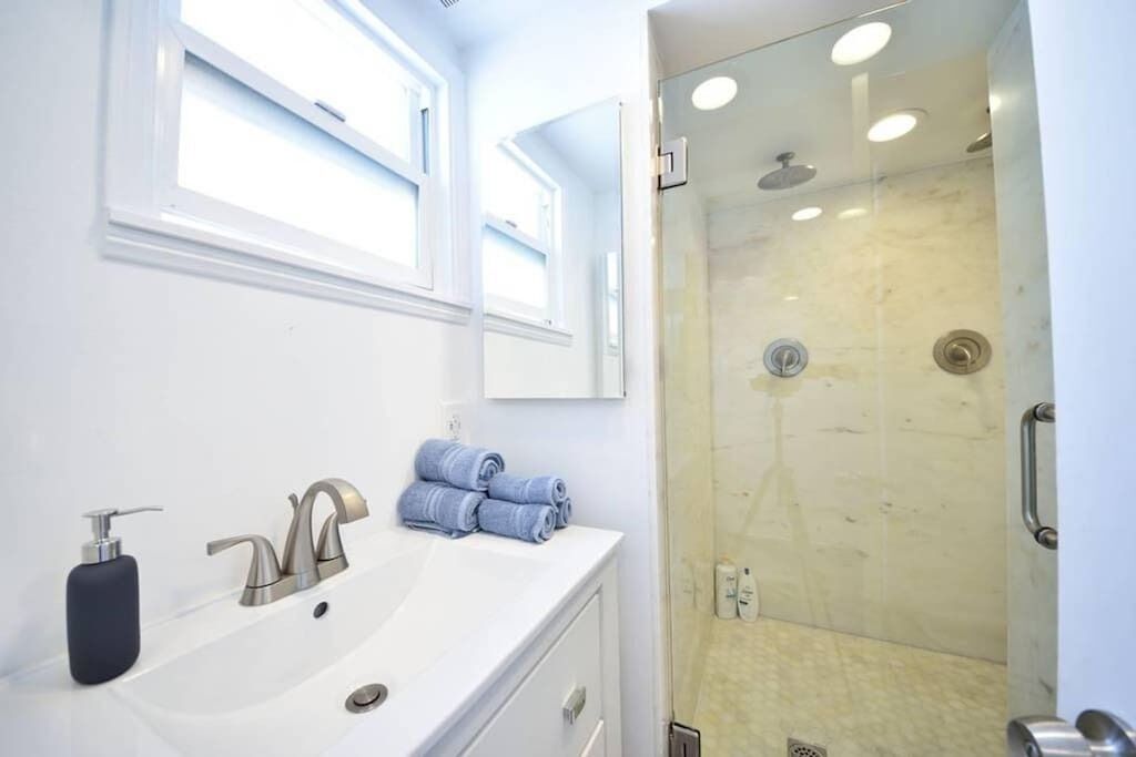 1352#5 Stunning Pad, Prime Location w/ AC and Yard