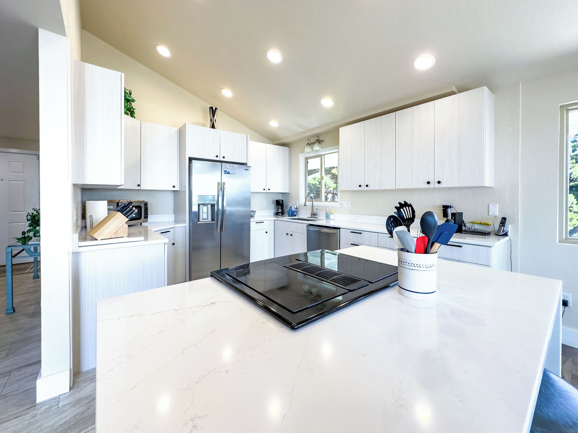 The Triton: Near Bandon Dunes Golf Resort with miles of sandy beach