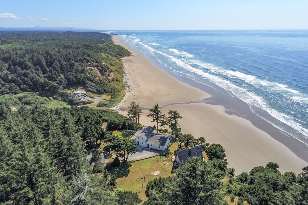 The Triton: Near Bandon Dunes Golf Resort with miles of sandy beach