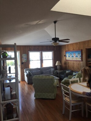 Smart TV, DVD player