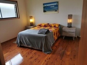 3 makuuhuonetta, silitysrauta/-lauta, ilmainen Wi-Fi, vuodevaatteet