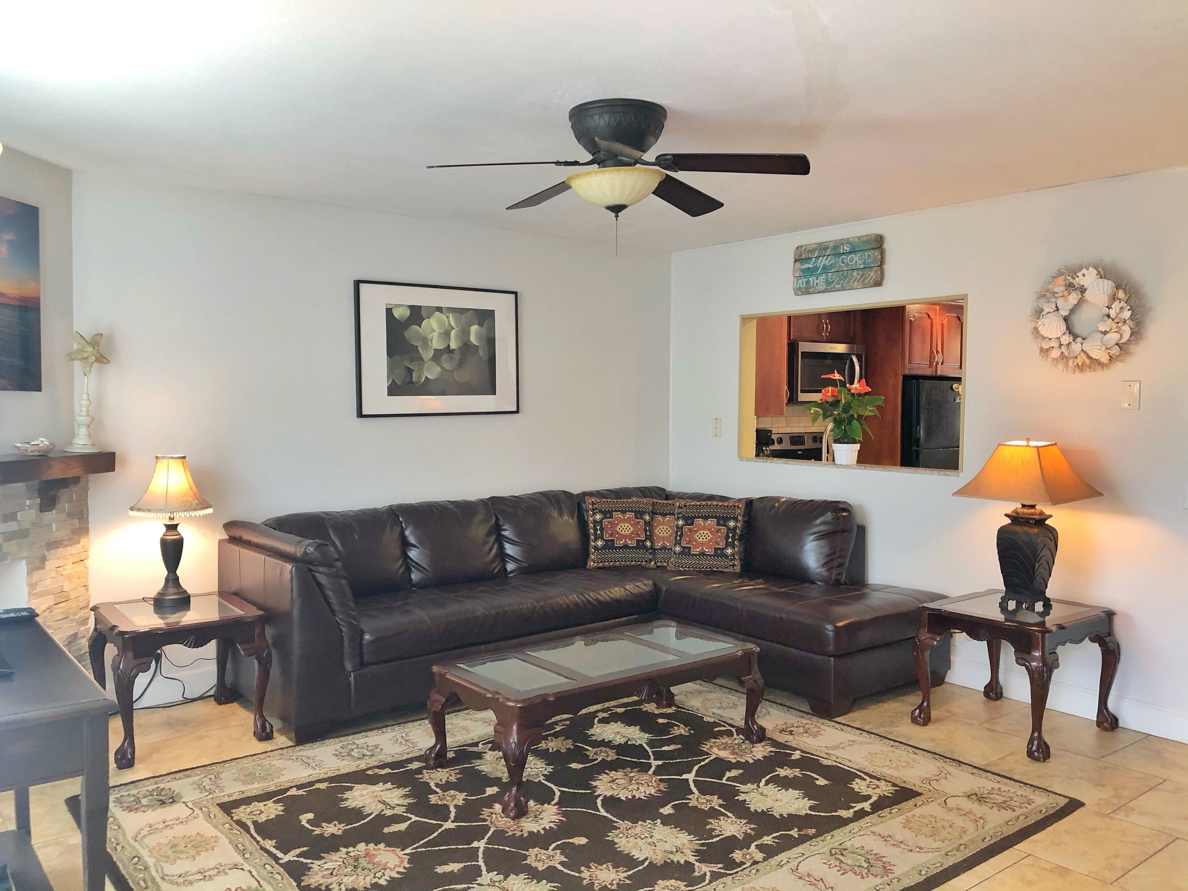 Cute 2 BD/2BA Oceanside House. One Block to Beach!