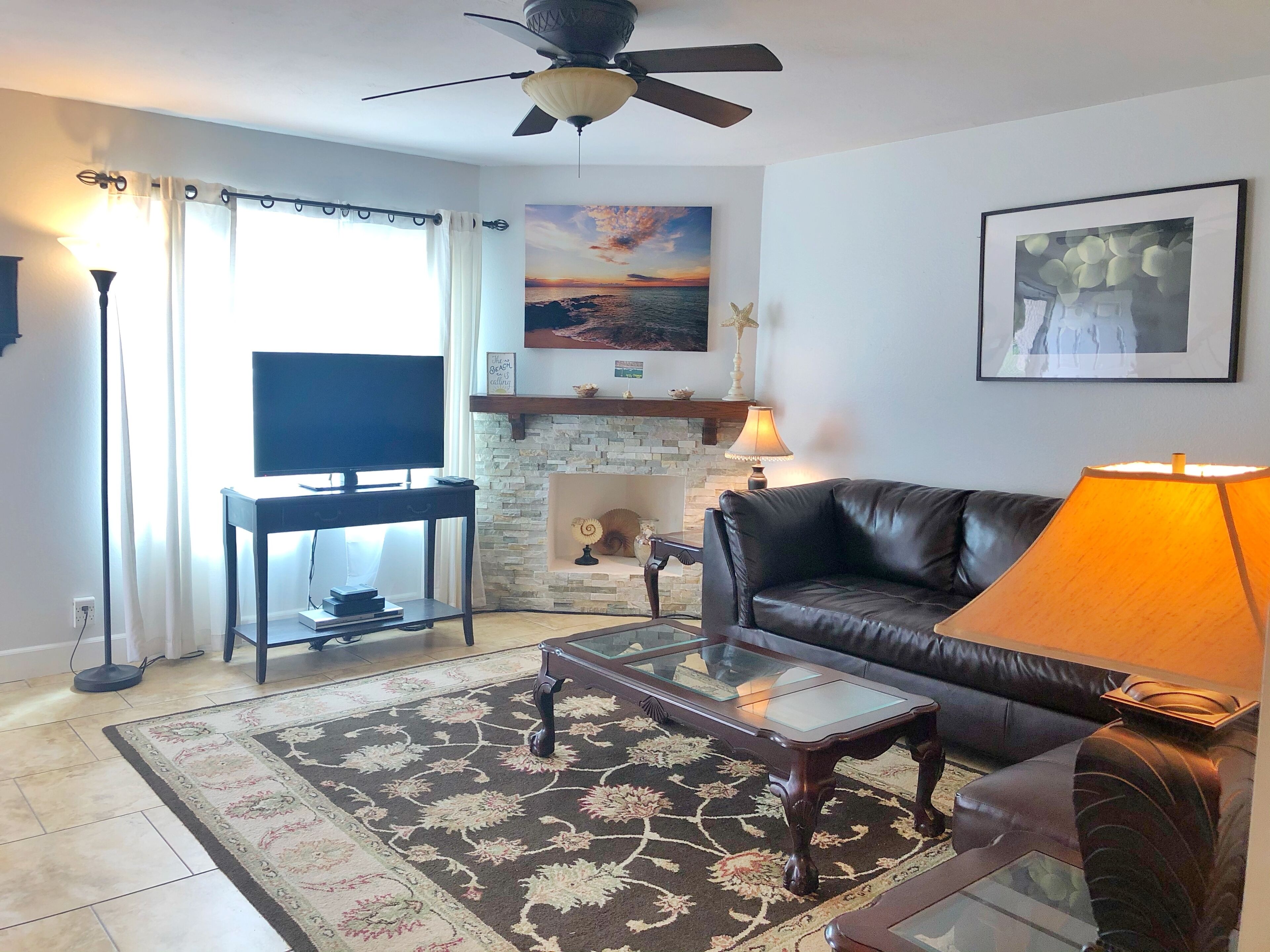 Cute 2 BD/2BA Oceanside House. One Block to Beach!