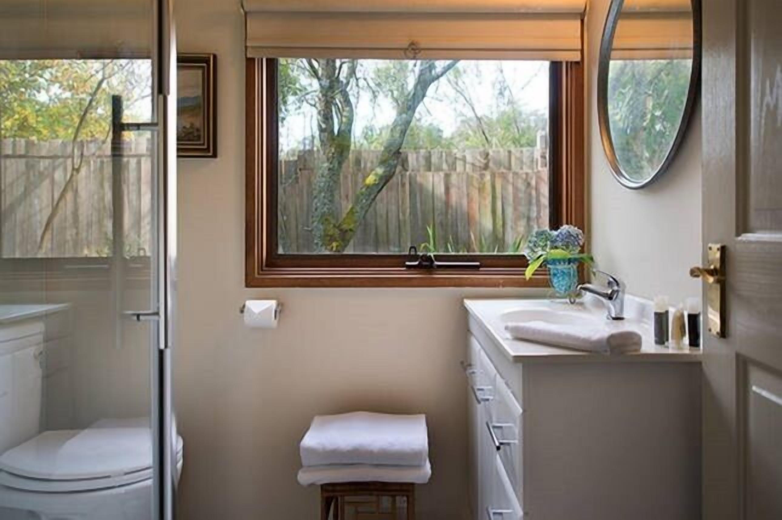 Musk Creek Hollow- Pet friendly- Japanese inspired cabin  10% off weekly stays