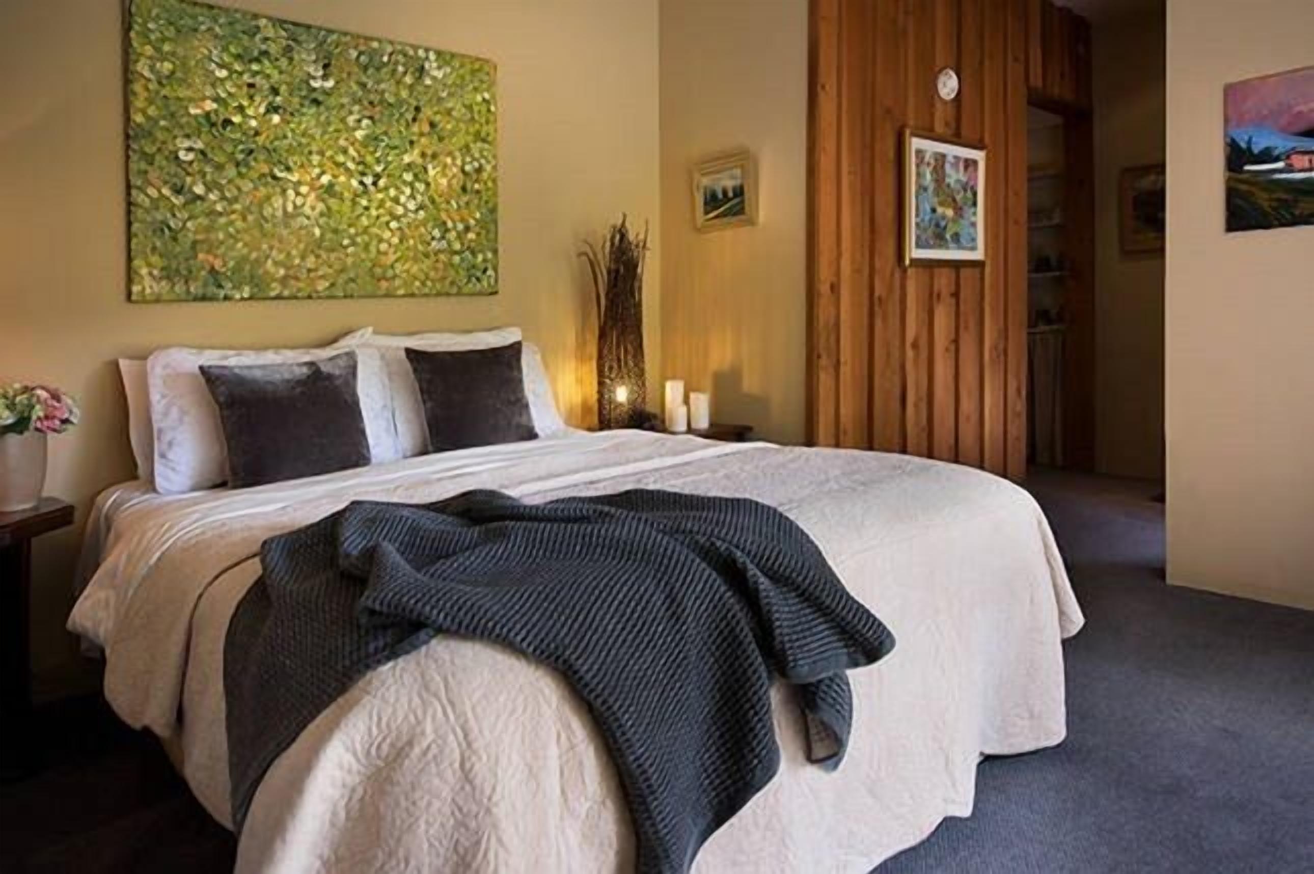 Musk Creek Hollow- Pet friendly- Japanese inspired cabin  10% off weekly stays