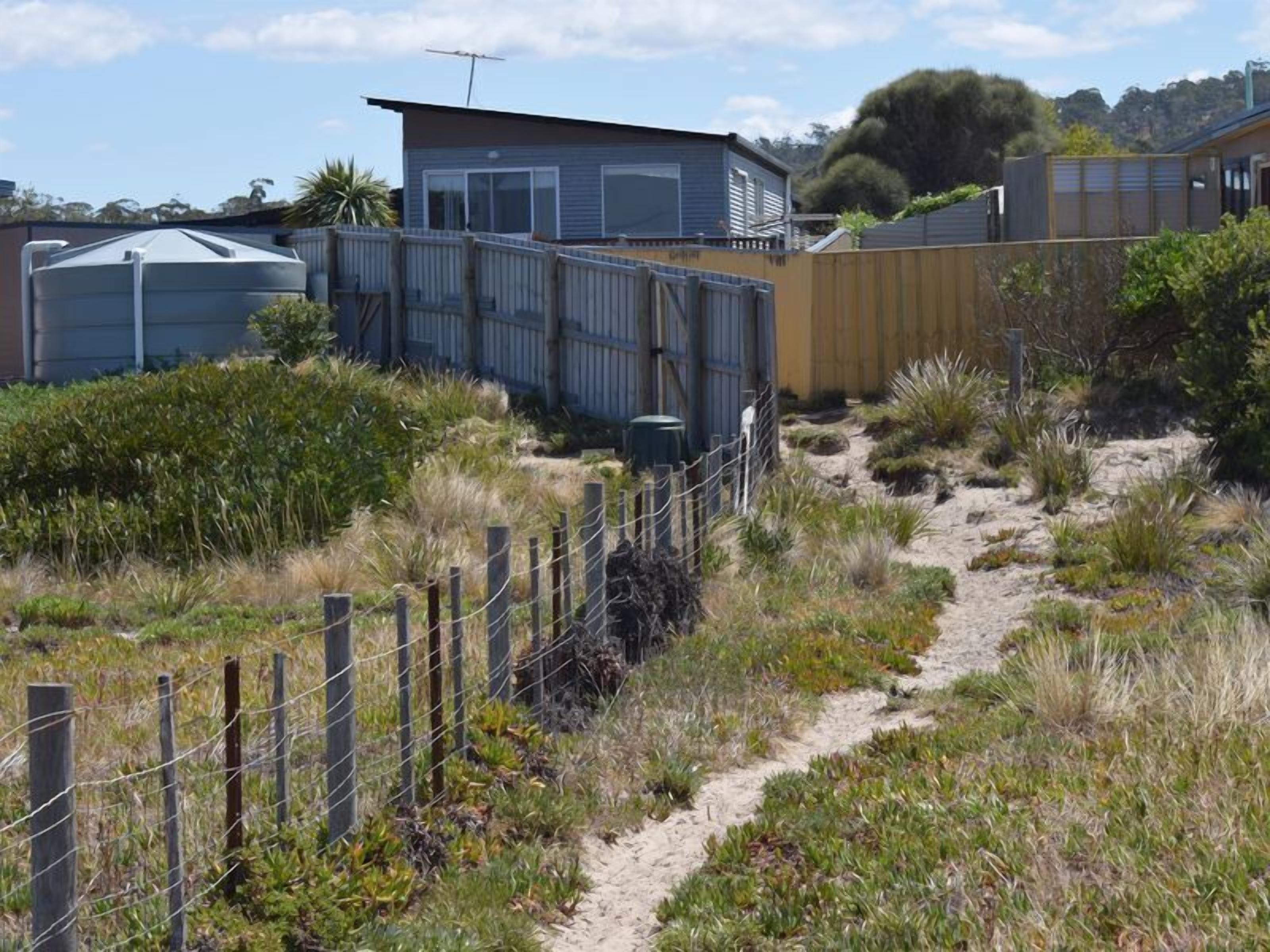 Carlton Beach Holiday House — image 20
