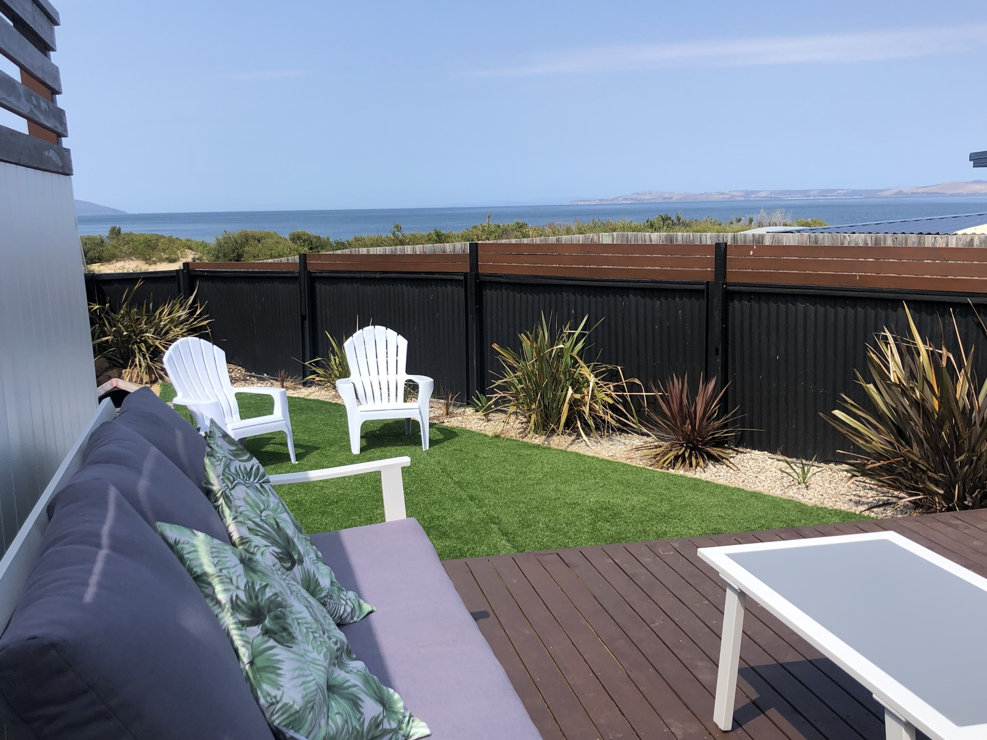 Carlton Beach Holiday House — image 8