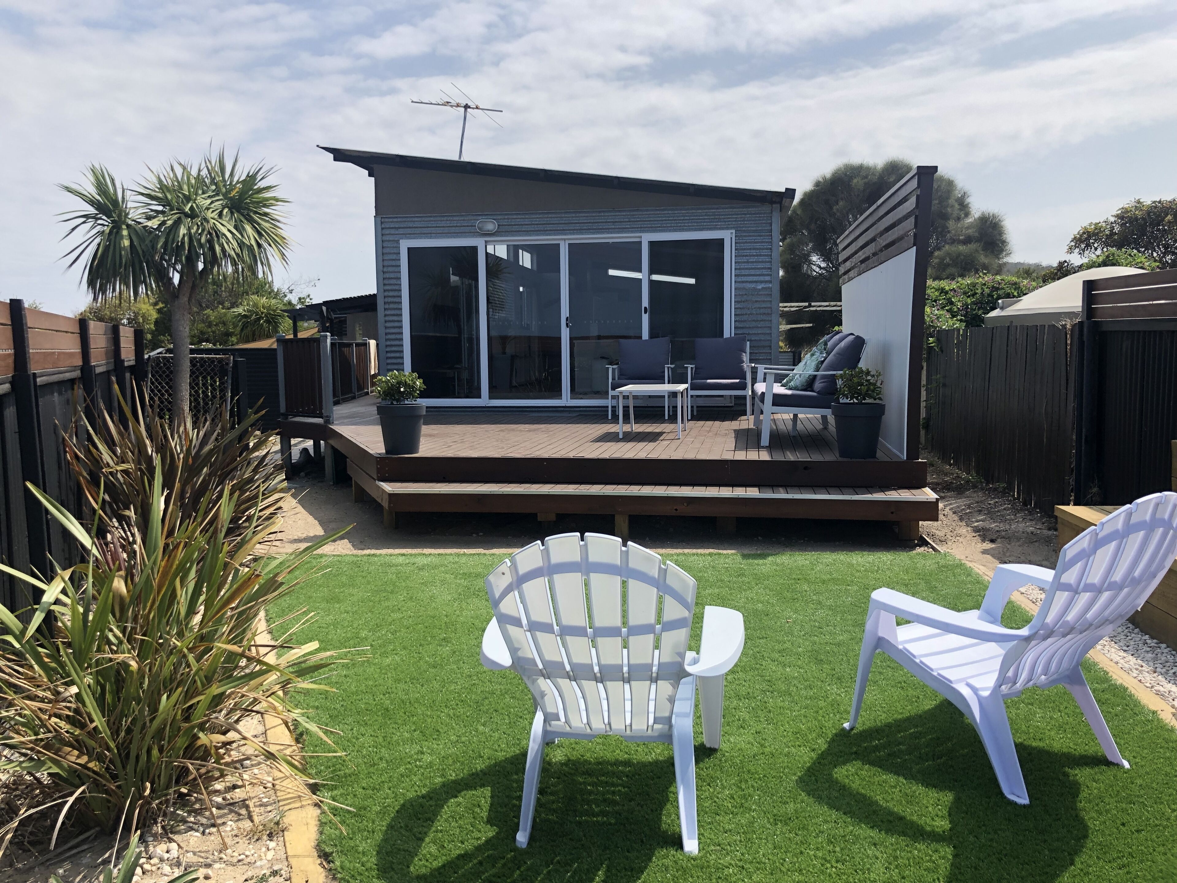 Carlton Beach Holiday House — image 3