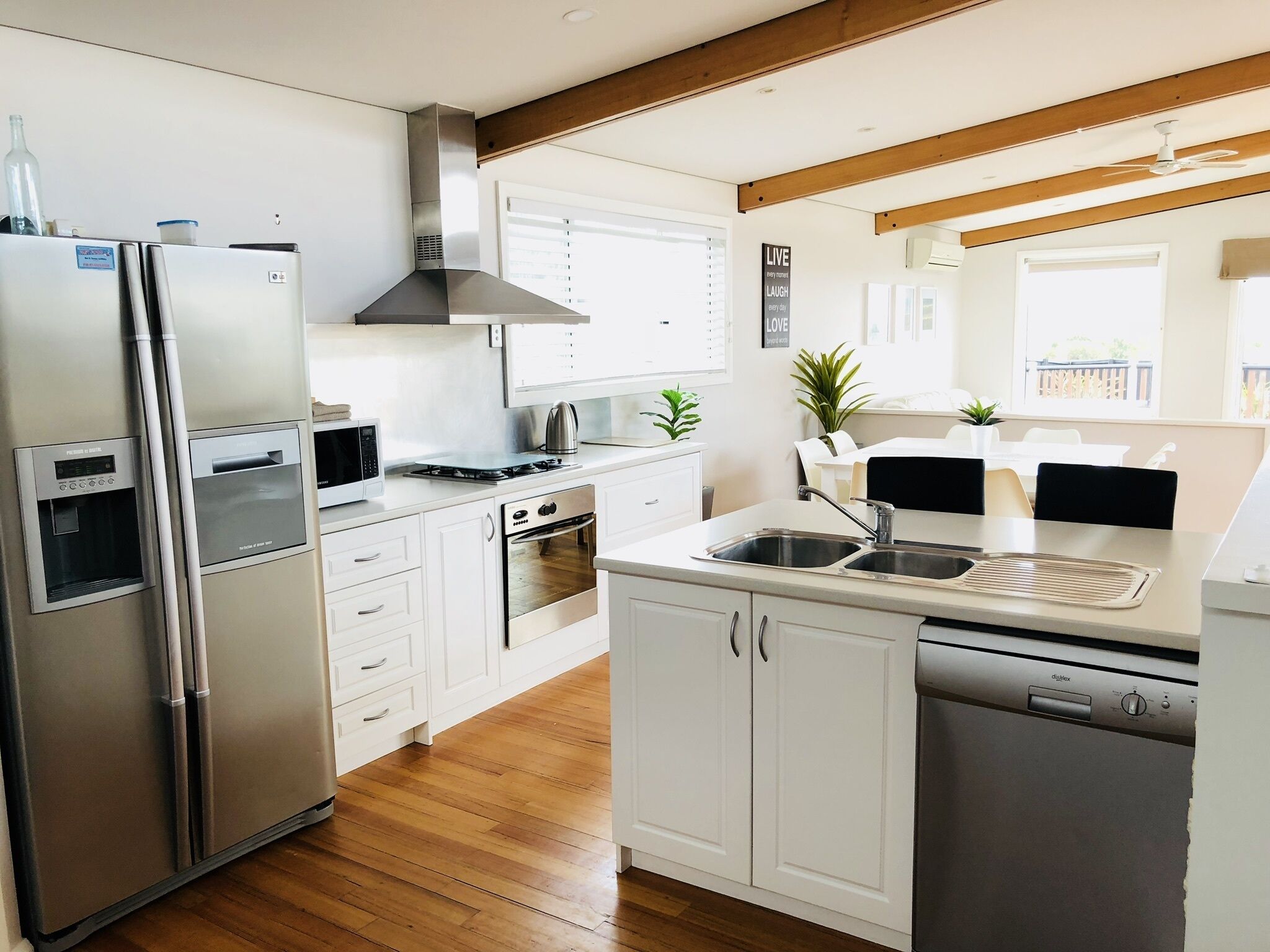 Carlton Beach Holiday House